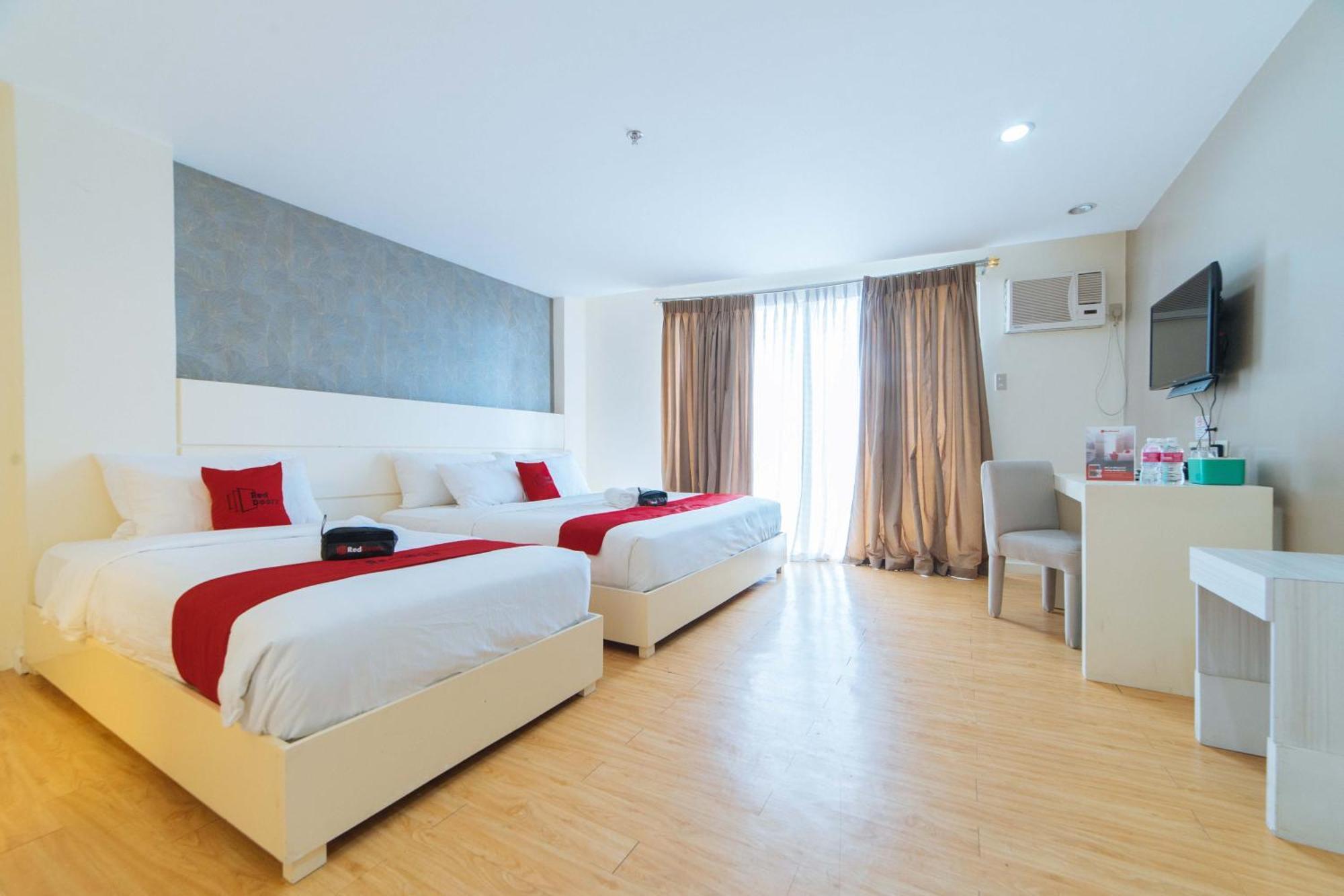 Reddoorz Plus At Hotel Metro Kalibo Εξωτερικό φωτογραφία